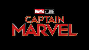 黑色背景上紅色和金色的 Captain Marvel 電影標題標誌。 — 漫威標誌 壁紙
