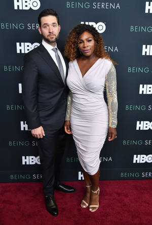 塞雷娜·威廉姆斯和斯蒂芬·庫里在HBO《Being Serena》首映典禮的紅地毯上。 — 小威廉絲 壁紙