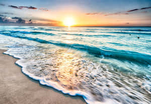 海洋上的夕陽，海浪沖刷沙灘 — 墨西哥 壁紙