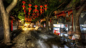 夜晚街道，有紅燈籠和樹下的美食車 — 唐人街 壁紙