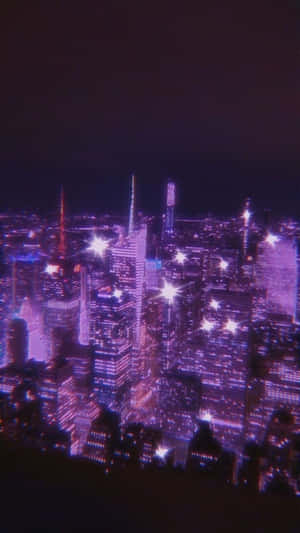 夜晚的紫色霓虹城市天際線，發光的建築物和星光效果。 — 美學 壁紙