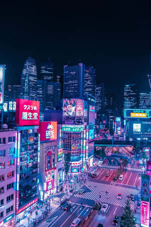 夜晚的東京城市景觀，閃爍的霓虹燈招牌和繁忙的街道。 — Huawei MatePad 11.5 (2026) 壁紙