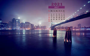 夜晚的紐約市天際線，布魯克林大橋和日曆疊加層。 — 五月 壁紙