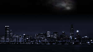 夜晚的城市天際線，星星和銀河在上方可見。 — 夜景城市 壁紙