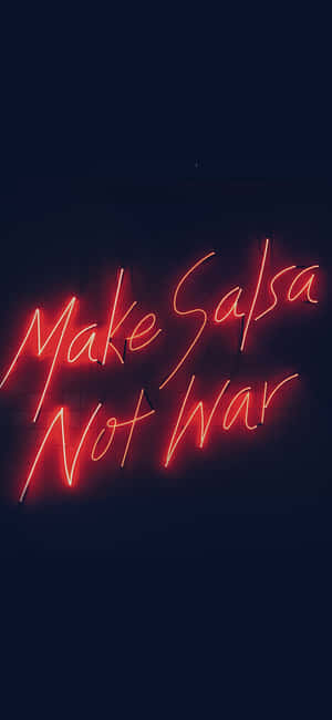 深色磚牆上寫著 'Make Salsa Not War' 的紅色霓虹燈牌。 — iPhone 17 Pro Max 壁紙