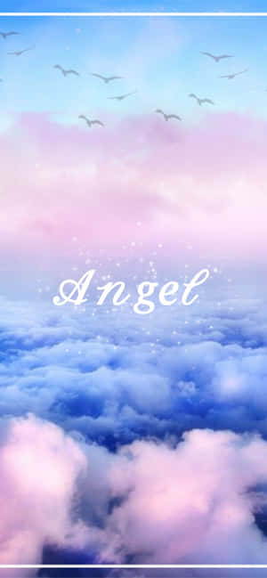 粉紅色和藍色的雲朵，鳥兒在白色閃爍的 angel 字樣上方飛翔。 — 1284x2778 壁紙