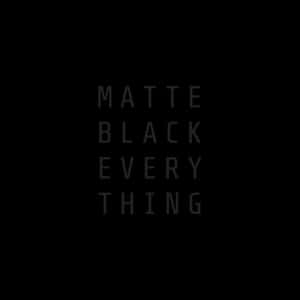 黑色背景上的啞光黑色文字顯示 matte black every thing — 深色引言 壁紙
