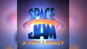 在宇宙紫色背景上，帶有霓虹環的發光藍色和橙色「Space Jam A New Legacy」標題。 — 怪物奇兵 壁紙