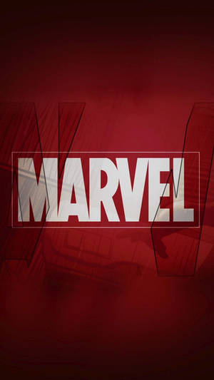 白色Marvel標誌在紅色漫畫風格背景上。 — 漫威標誌 壁紙