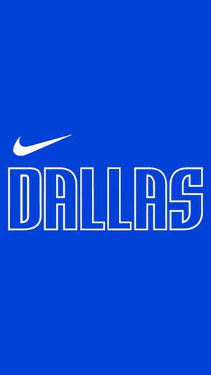 藍色背景上的白色Nike標誌和Dallas文字 — 達拉斯獨行俠 壁紙