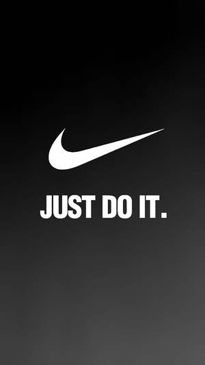 白色Nike標誌和標語在黑色漸變背景上。 — 嗖嗖聲 壁紙