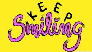鮮黃色背景上帶有大膽粉紅色和黑色「KEEP Smiling」文字。 — 魯夫微笑 壁紙