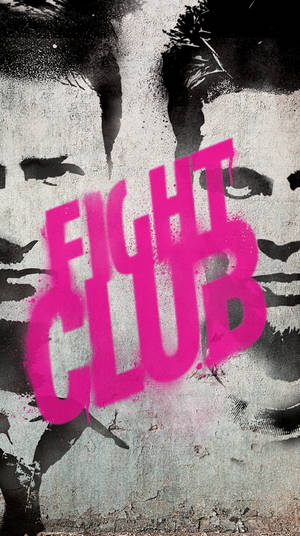 粉紅色噴漆「FIGHT CLUB」覆蓋在一個黑白牆壁壁畫上，畫的是一個男人的臉。