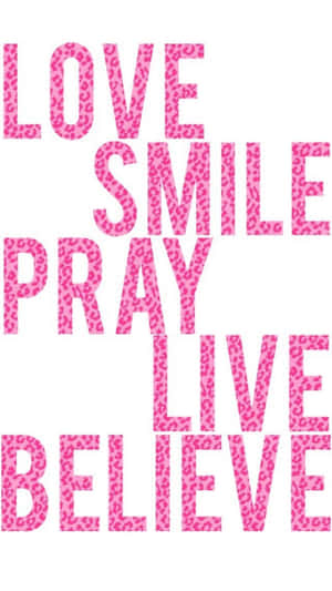白色背景上的粉紅色豹紋勵志文字 LOVE SMILE PRAY LIVE BELIEVE — 可愛女生 壁紙