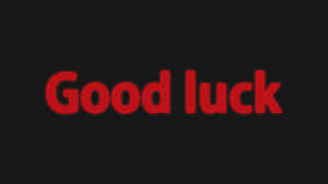 在深色紋理背景上發出紅光並寫著 Good luck 的文字 — 蘑菇美學 壁紙