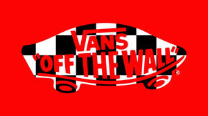 紅色背景上帶有格子滑板的Vans Off The Wall標誌 — Vans 標誌 壁紙