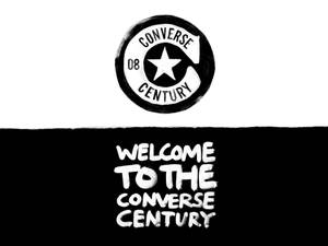 Converse 標誌和歡迎文字，以大膽的黑白筆觸風格呈現。 — 復古90年代風格 壁紙