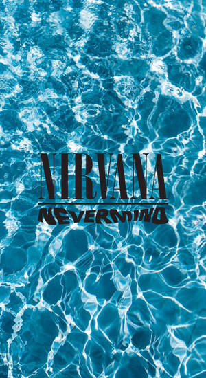 Nirvana Nevermind專輯封面，文字在漣漪的藍色水面上。 — 海洋藍 壁紙