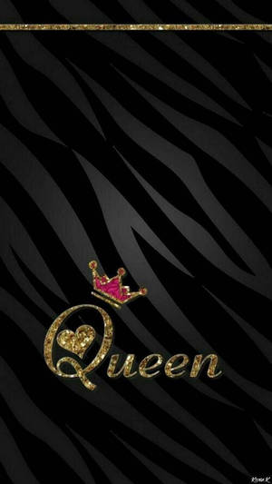 斑馬條紋背景，配上閃閃發光的金色皇冠和Queen字樣。 — 黑王 壁紙