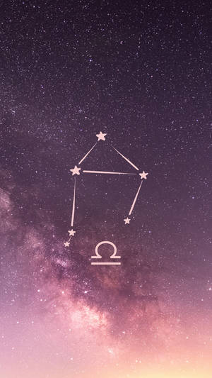 星座和星座符號在星空紫粉色夜空和銀河系中發光。 — 天秤座 壁紙