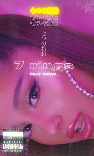 粉紅燈光下，嘴唇粉紅、戴鑲寶石鏈條的女性，帶有 '7 rings' 文字。 — 美學音樂 壁紙