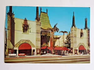 藍天下帶紅色遮篷和棕櫚樹的Grauman's Chinese Theatre。 — 好萊塢街頭 壁紙