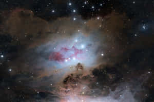 深空中帶有發光氣體雲和星星的彩色星雲。 — 星際效應 壁紙
