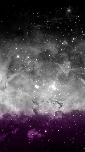 深空中充滿星星的紫色和灰色星雲。 — 星星 壁紙