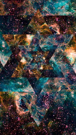 在充滿活力的宇宙星雲背景上疊加的神秘幾何星形圖案。 — 星星 壁紙