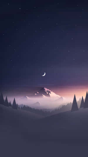 夜晚，新月和星星在薄霧的山巒和松樹剪影之上。 — 純色 iPhone 壁紙