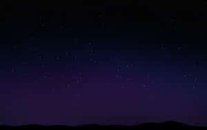 星空紫色夜空下的黑暗山丘 — 星星 壁紙