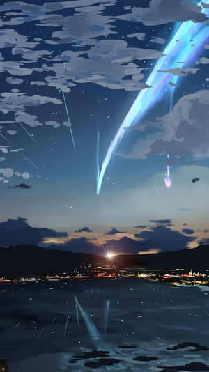 流星劃過湖面上的黃昏天空，遠方山巒燈光閃爍。 — 乾淨 壁紙