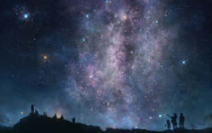 夜晚在山丘上剪影的人們觀看充滿活力的銀河。 — 星星 壁紙