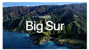 海岸山脈與海洋交匯，帶有蜿蜒道路和 macOS Big Sur 文字。 — 洛杉磯日落 壁紙