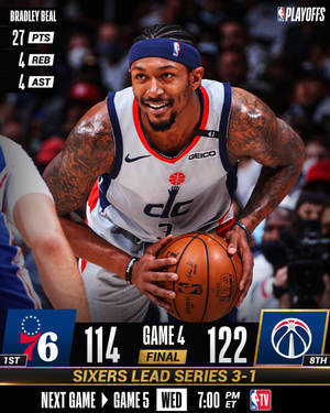 布拉德利·比爾在NBA季後賽比賽中運球，並顯示統計數據和比分覆蓋層。 — 籃球 壁紙
