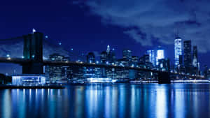 夜晚的布魯克林大橋，城市燈光倒映在水中 — 邁阿密 壁紙