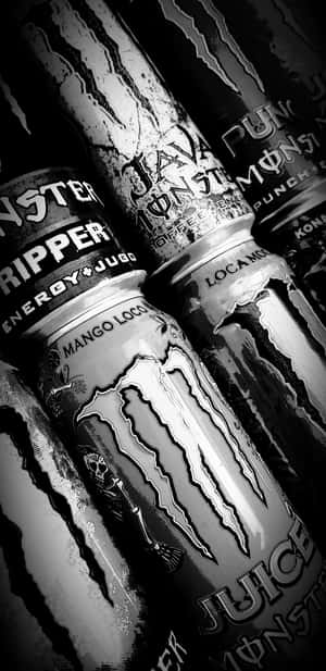 帶有爪痕和骷髏標誌的Monster Energy罐黑白特寫。 — Monster Energy 壁紙