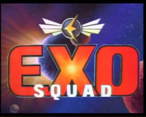帶有翼狀閃電符號的 Exo Squad 標誌，背景為太空中的行星。 — 5:4 壁紙