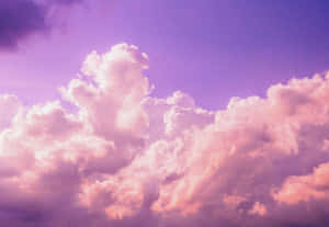 暮色天空中閃耀的粉紅色和紫色雲朵 — 雲朵 GIF 壁紙