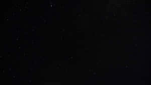 夜空中有無數星星在黑暗背景下可見。 — 黑夜 壁紙