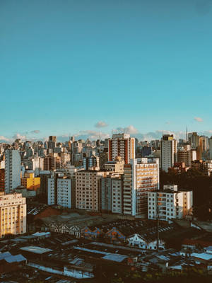 日落時分的高樓大廈與晴朗天空的城市景觀 — 城市 壁紙