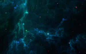 鮮豔的藍綠和靛藍星雲在深空中散佈的星星之間旋轉。 — 宇宙 壁紙