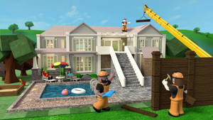 工人建造帶游泳池的房子，周圍環繞著綠草和樹木。 — 酷炫 Roblox 壁紙