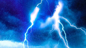 明亮的閃電照亮了多雨的暴風雨夜空。 — 凋零風暴 壁紙