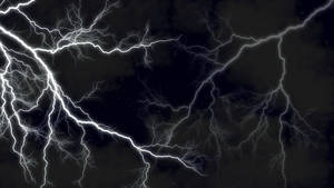 明亮的閃電照亮了黑暗的暴風雨天空。 — 閃電 壁紙