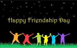 六個彩色兒童剪影在星空下的草地上跳舞，帶有「Happy Friendship Day」文字。 — 省電 壁紙