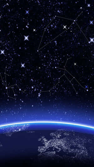 從太空觀看地球，城市燈光與帶有星座的星空。 — Galaxy Note 壁紙