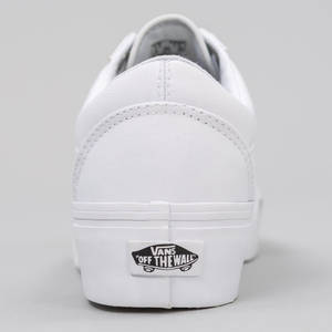 白色Vans運動鞋背面視圖，鞋跟處有標誌。 — Off white 標誌 壁紙