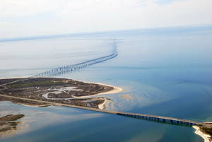 從海岸跨越藍色海洋的長橋。 — 史丹佛橋 壁紙