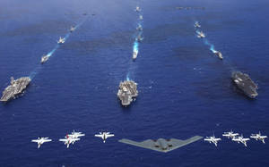軍用航空母艦和戰鬥機在海洋編隊 — 海軍藍 壁紙